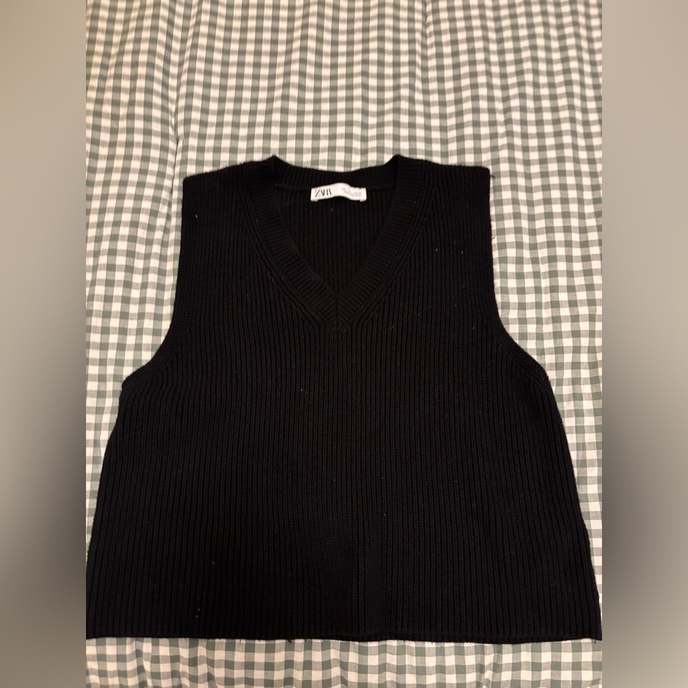 Zara Black Ribbed Sweater Vest